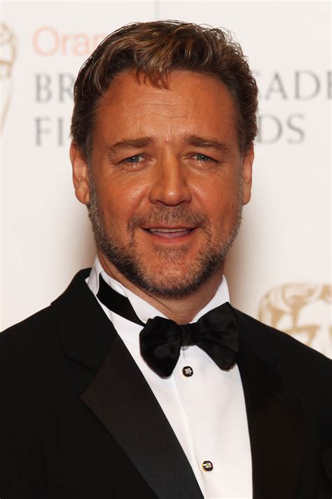 how big is russell crowe